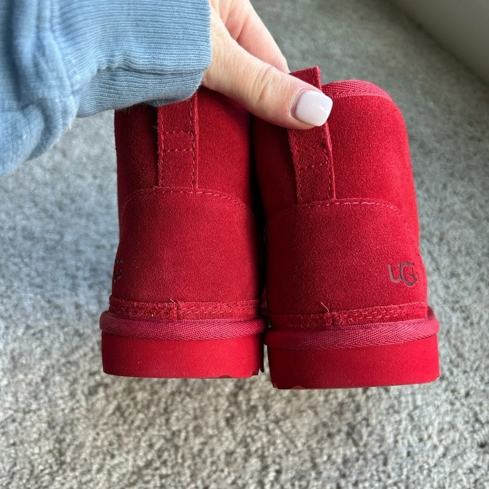 UGG Neumel II Boots Samba Red Size 6 Big Kid Youth Size 7.5 Womens